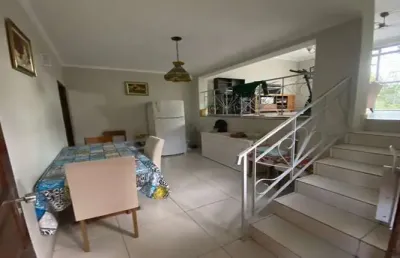 Sobrado à venda, 170 m², 3 quartos, 3 banheiros, 3 suítes