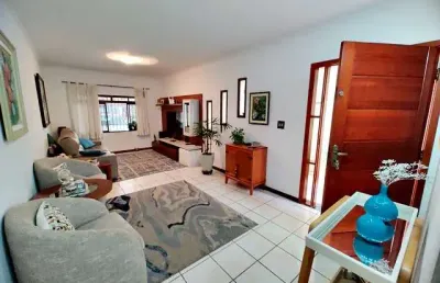 Sobrado à venda, 153 m², 3 quartos, 2 banheiros, 1 suíte