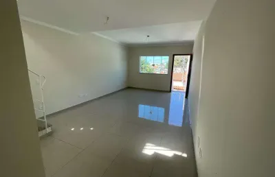 Sobrado à venda, 180 m², 3 quartos, 3 banheiros, 1 suíte
