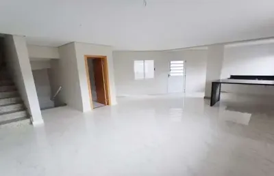Sobrado à venda, 128 m², 3 quartos, 3 banheiros, 1 suíte