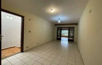 Oportunidade: aceito proposta: belo sobrado à venda no bairro do parque maria domitila na rua monsenhor castro nery