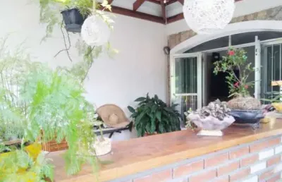 Sobrado à venda, 190 m², 4 quartos, 2 banheiros, 1 suíte