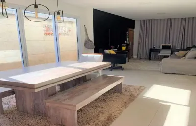 Casa à venda, 250 m², 3 quartos, 3 banheiros, 1 suíte