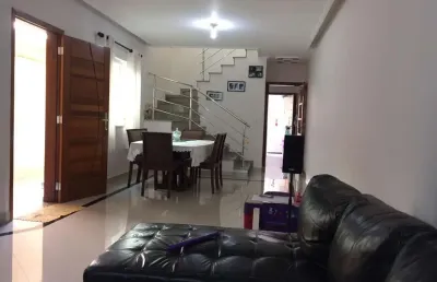 Sobrado à venda, 150 m², 3 quartos, 4 banheiros, 3 suítes