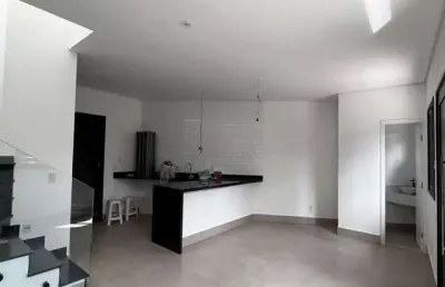 Sobrado à venda, 180 m², 3 quartos, 3 banheiros, 1 suíte