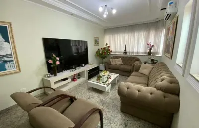 Sobrado à venda, 257 m², 3 quartos, 1 banheiro, 1 suíte