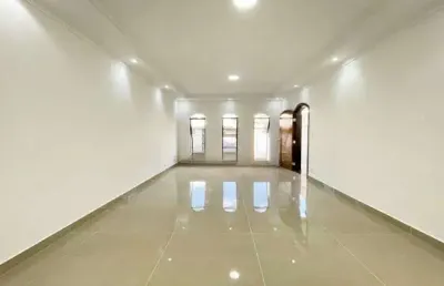 Sobrado à venda, 240 m², 3 quartos, 3 banheiros, 1 suíte