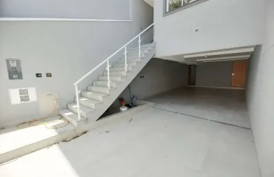 Sobrado à venda, 159 m², 3 quartos, 3 banheiros, 3 suítes
