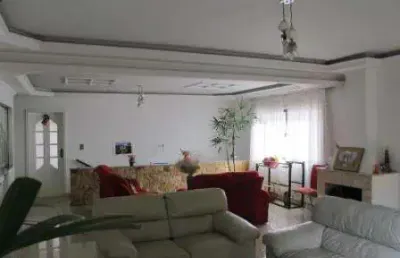 Sobrado à venda, 343 m², 4 quartos, 4 banheiros, 3 suítes