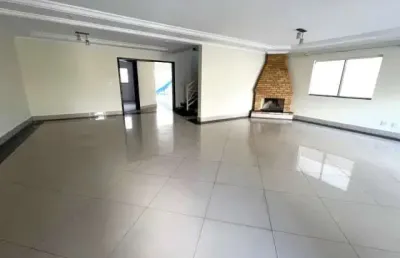 Sobrado à venda, 450 m², 4 quartos, 8 banheiros, 4 suítes