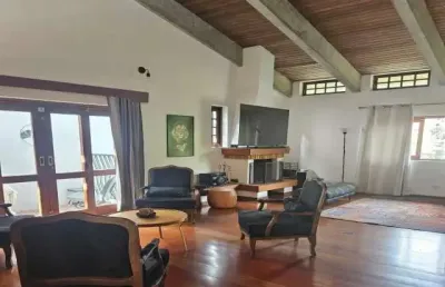Sobrado à venda, 434 m², 4 quartos, 2 banheiros, 4 suítes