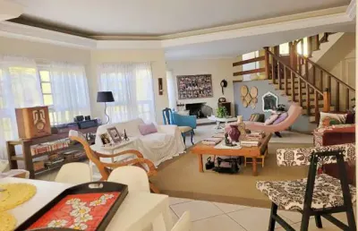 Sobrado à venda, 400 m², 6 quartos, 3 banheiros, 5 suítes