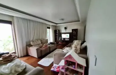 Sobrado à venda, 540 m², 4 quartos, 5 banheiros, 2 suítes