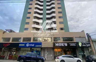 Cobertura duplex com 3 dormitórios sendo 2 suítes, disponível para venda no centro