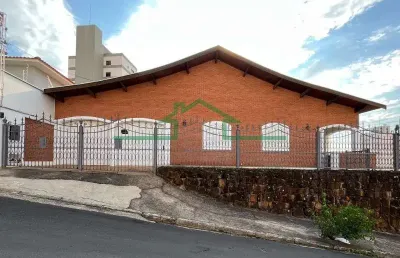 Casa com 4 quartos para alugar na Rua José Vizioli, Centro, Piracicaba