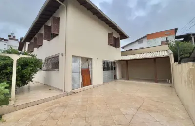 Casa com 5 quartos à venda na rua afonso pena, 642, estreito, florianópolis por r$ 1.750.000