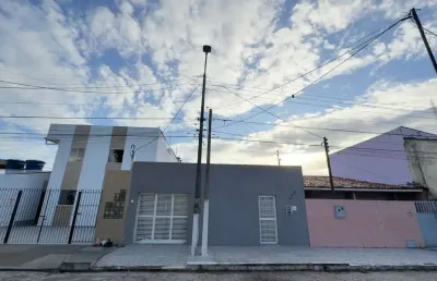 Casa reformada à venda no poço – 3 quartos, suíte e ótima localização