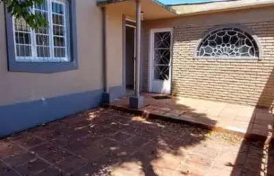 Casa para venda em pelotas, centro, 3 dormitórios, 2 banheiros, 1 vaga