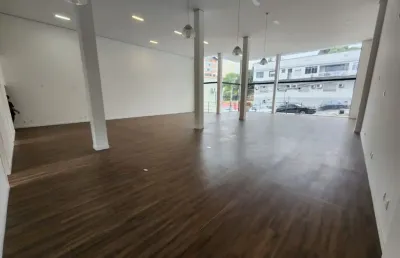 Alugo sala comercial com 300m², vitrine ampla e pé direito alto - vila nova blumenau sc