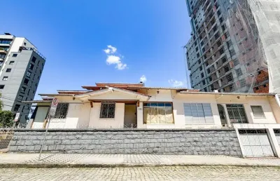 Vendo ampla casa comercial com 14 salas, bairro victor konder