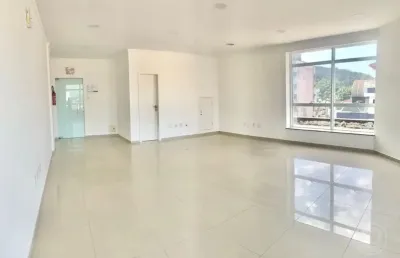 Alugo sala comercial com 50m² - com vista para o centro de gaspar
