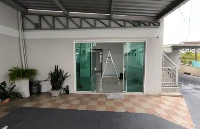 Alugo casa semi mobiliaria com 02 quartos, bairro velha - blumenau