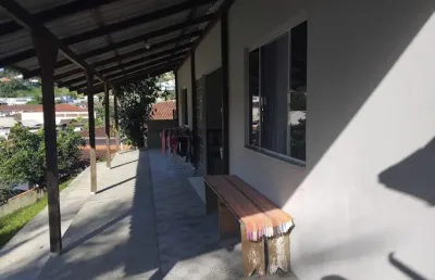 Alugo casa mobiliada com 02 dormitórios - bairro progresso