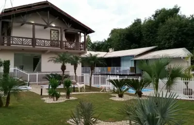 Vendo casa alto padrão 02 pavimentos e piscina - bairro água verde