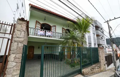 Casa à venda com 5 quartos e amplo jardim alto dos passos - juiz de fora mg