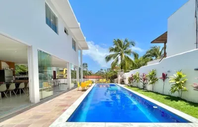 Casa duplex com piscina  de alto padrão em pipa, condomínio fechado bem localizado e de luxo!