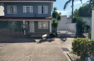 Excelente sobrado à venda no centro  de balneário camboriú sc