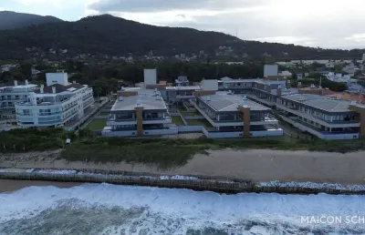 Apartamento 3 suítes em um condomínio “pé na areia' no iconic home resort, morro das pedras, florianópolis/sc.