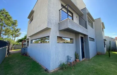 Casa 4 domitórios sendo 2 suítes- rio tavares- florianópolis/sc