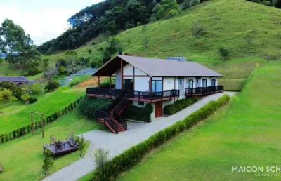 Casa em condomínio com 4 suítes mobiliada e decorada com banheira jacuzzi no condomínio costa da serra, rancho queimado/sc