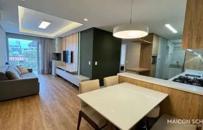Apartamento 2 suítes a 150m do mar mobiliado e decorado em jurerê, florianópolis/sc