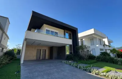 Casa 4 suítes com piscina e vista privilegiada, condomínio fechado, praia dos ingleses, florianópolis/sc.