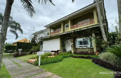 Casa 3 suítes a 700m do mar em jurerê internacional, florianópolis/sc.