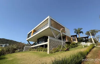 Casa 4 suítes com vista mar, rooftop, banheria de imersão a 50m do mar, praia da vigia- garopaba/sc.