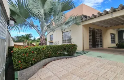 Casa espaçosa a venda no parque 10, 4 q, 600m² terreno