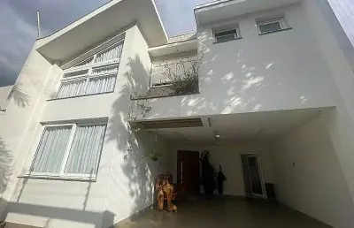 Sobrado dos sonhos no jardim paris em maringá. sofisticado amplo e moderno!