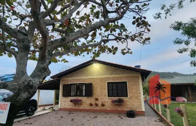 Casa 'porteira fechada' a 370 m da praia do costão do siriú – siriú, garopaba – sc