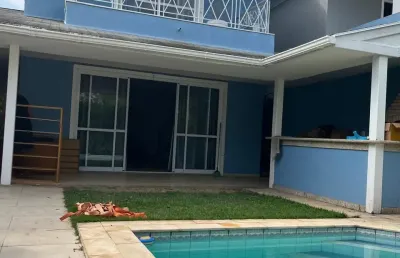 Casa triplex com 270 m², 4 quartos e lazer privativo no condomínio dream village - recreio dos bandeirantes