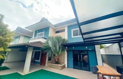 Casa triplex com 270 m², armários e ar (semi mobiliada) em condomínio de alto padrão do recreio dos bandeirantes