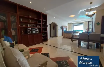 Apartamento próximo à praia (com vista para o mar) com 3 dormitórios e 2 garagens