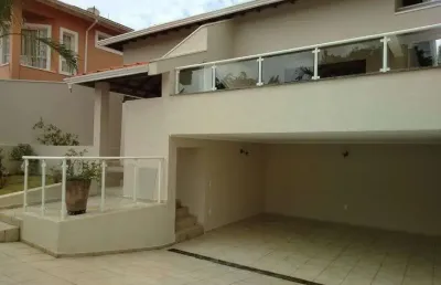 Casa de condomínio para venda possui 210 metros quadrados com 3 quartos