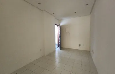 Sala comercial com 1 sala para alugar na Avenida Anita Garibaldi, Garibaldi, Salvador