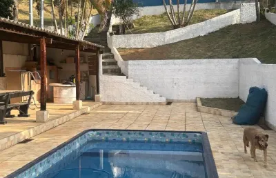 Chácara pé na água em condomínio fechado em igaratá - sp
