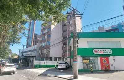 Apartamento com 2 quartos  na frente do shopping beira mar.