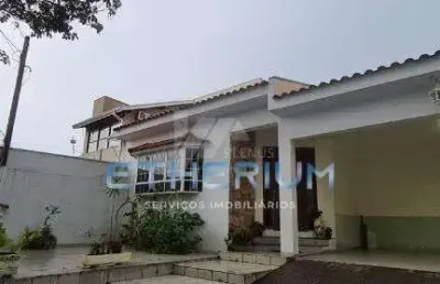 Casa em indaiatuba com 3 quartos , 1 suite e dois banheiros.