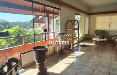 Casa padrão  em alphaville com 3 dormitórios em santana de parnaíba- sp